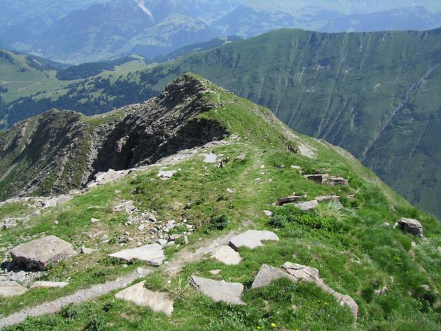 wir haben den Giferspitz verlassen und wandern nun abwärts zur Wegkreuzung