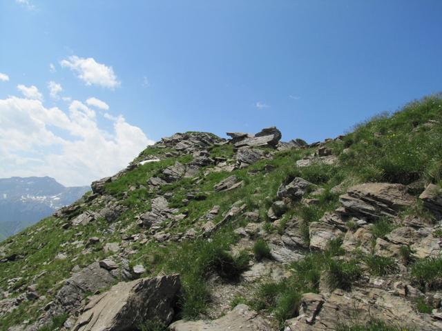 auf dem ungefährlichem Grat wandern wir bei schönstem Wetter weiter