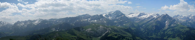 schönes Breitbildfoto mit Blick zum Wildhorn. Die Wildhorn Rundtour war einmalig schön