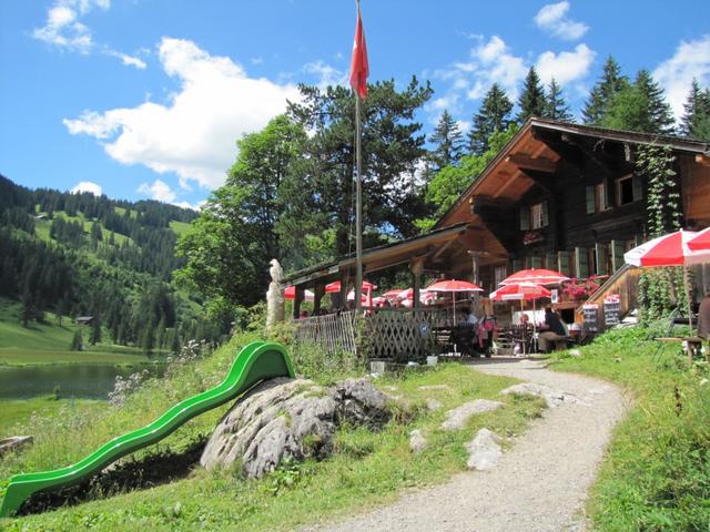 wir haben das schön gelegene Restaurant Lauenensee erreicht. Im Sommer herscht hier oft ein ziemlicher Trubel