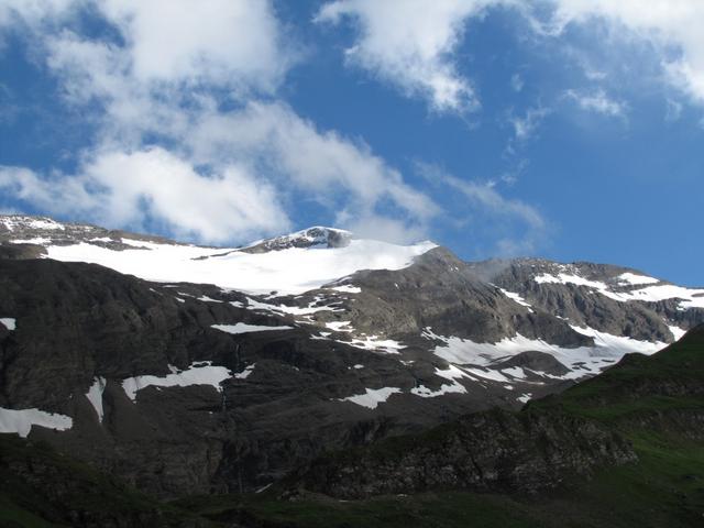 Blick hinauf zum Arpelistock