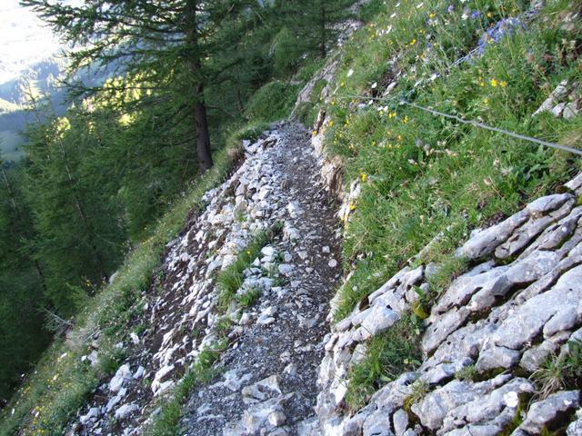 bei Nässe kann dieser Bergpfad heikel sein