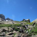 bei weiterhin Kaiserwetter verlassen wir die Wildhornhütte und werfen einen Blick zurück