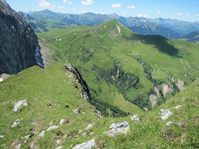 beim Heideloch Punkt 2183 m.ü.M. mit Blick zum Tungelpass