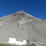 Blick hinauf zum Mittagshorn. Auf dieser Seite sieht er ganz anders aus als von der Iffigalp aus gesehen