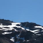 Blick hinauf zur Wildstrubelhütte und die Militärischen Anlagen