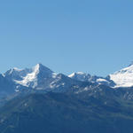 schönes Breitbildfoto mit Blick auf Bishorn, Weisshorn, Zinalrothorn, Matterhorn und Dent Blanche