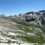 Blick zurück. Gut ersichtlich der Weg den wir durchwandert haben. Im Hintergrund der Mittagshorn