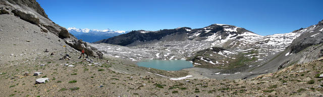 sehr schönes Breitbildfoto vom Col des Eaux Froides mit dem Lac des Audannes