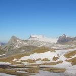 am Horizont gut ersichtlich der Gletscher von Les Diablerets. Dort oben waren wir auch schon