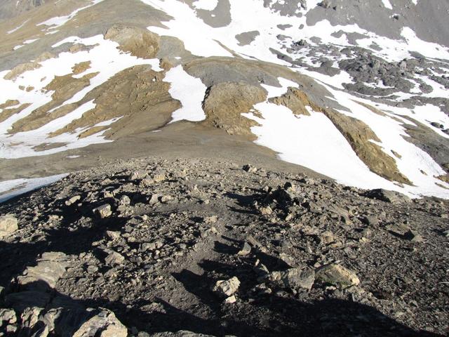 auf dem Weg hinunter zum Übergang La Selle. Gut ersichtlich der einfache und sichere Bergweg