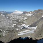 unser weiterer Wegverlauf. Die Schutthochebene von Grand' Gouilles. Am Horizont der Les Diablerets