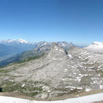 schönes Breitbildfoto mit Blick auf die Hochebene von Grand' Gouilles und Les Diablerets