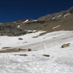 die Spur im Schnee zeigt uns die Richtung wo es hingeht