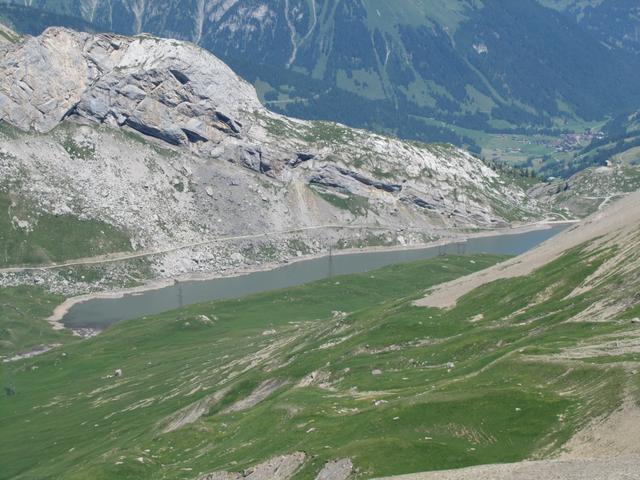 Blick rechts zum Sanetschsee. Hier wird noch die junge Saane aufgestaut