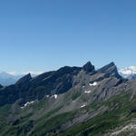 super schönes Breitbildfoto. Links die Walliser 4000. Rechts Les Diablerets und der Tsanfleurongletscher