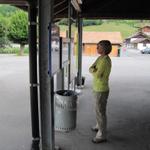 im Bahnhof von Boltigen warten auf den Zug der uns nach Schönried bringen wird