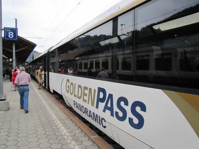 mit dem Golden Pass Panoramic Zug geht es nach Schönried