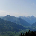 schönes Breitbildfoto vom Rellerligrat aus gesehen, Richtung Gstaad