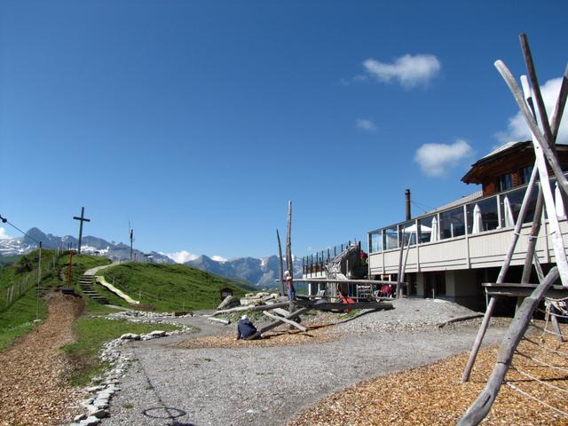 wir haben die Bergstation der Sillerenbahn auf Sillerebühl 1972 m.ü.M. erreicht. Was für eine Traumhafte Aussicht