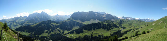 schönes Breitbildfoto mit Bunderspitz, Gross Loner, Tschingellochtighorn, Ammertespitz, Wildstrubel und Wildhorn