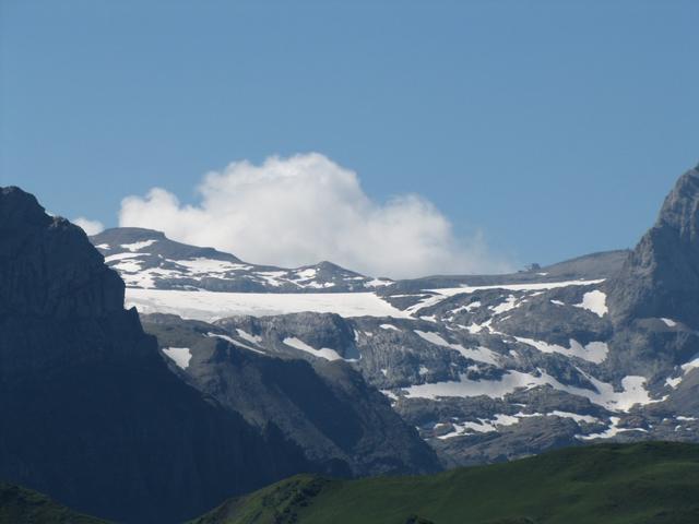 Blick Richtung Wildstrubel und Glacier de la Plaine Morte. Dort oben waren wir auch schon