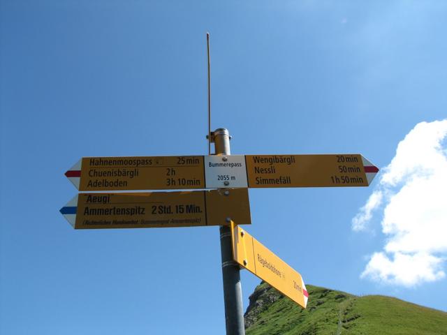 Wegweiser beim Bummerepass 2055 m.ü.M.