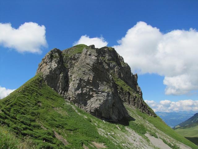 Blick zurück zum Regenboldshorn. Von dieser Seite aus, könnte man diesen kleinen Berg nicht normal besteigen