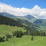 unser weiterer Wegverlauf mit Blick zum Albristhorn und Gsür