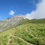 mit Blick auf die wild zerfurchte Südostflanke des Gsürs erreichen wir Punkt 2123 m.ü.M.