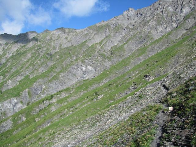 die wild zerfurchte Süostflanke des Gsürs. Eine spannende Querung kann beginnen