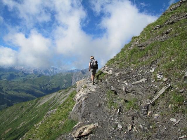 diese Querung sollte man nur bei trockenem Wetter durchführen. Zu rutschig ist hier bei Nässe der Weg