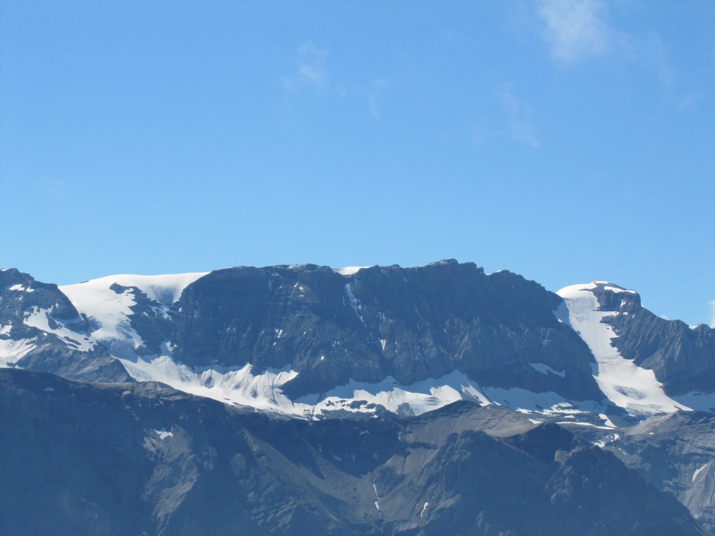 Blick auf der anderen Talseite zum Wildstrubel Massiv