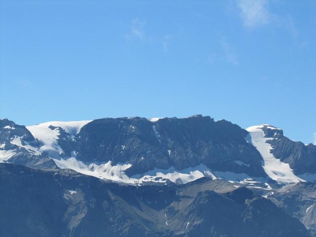 Blick auf der anderen Talseite zum Wildstrubel Massiv