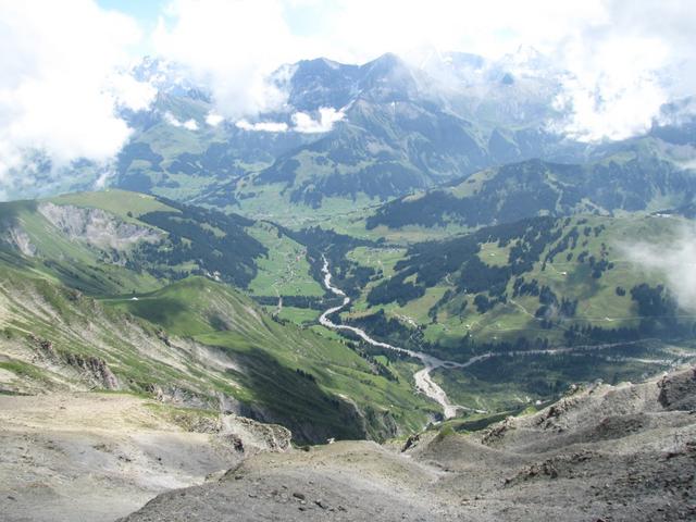 Blick hinunter zum Allebach und Richtung Adelboden