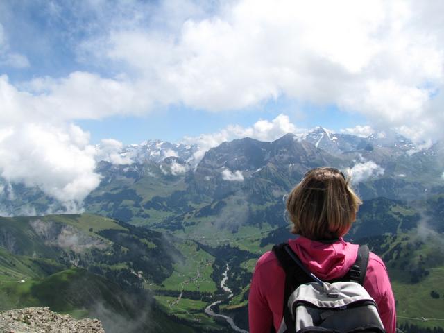 Mäusi bestaunt die sehr schöne Aussicht