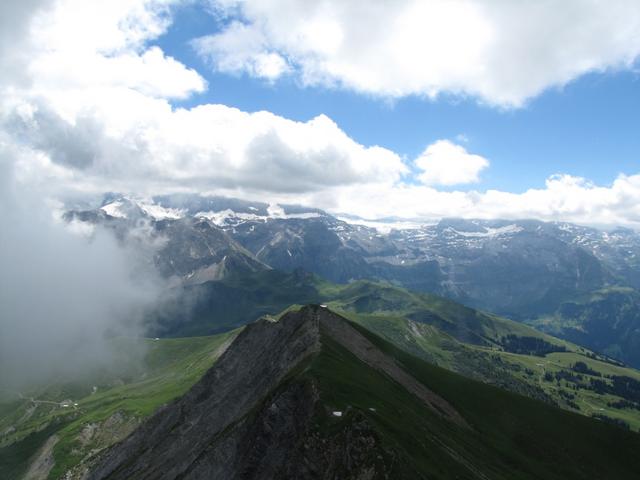 bei Punkt 2344 m.ü.M. mit Blick auf den Tierberg und Wildstrubel