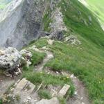 der Weg verläuft direkt auf dem Grat. Wer dies nicht mag, sollte diese Bergwanderung nicht durchführen