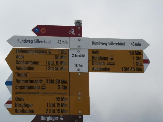 Wegweiser auf Sillerenbühl 1972 m.ü.M.