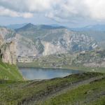 links von uns taucht der Melchsee auf