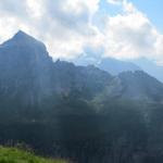 Blick auf der anderen Talseite zum Sätteli. Dort hinüber werden wir heute wandern