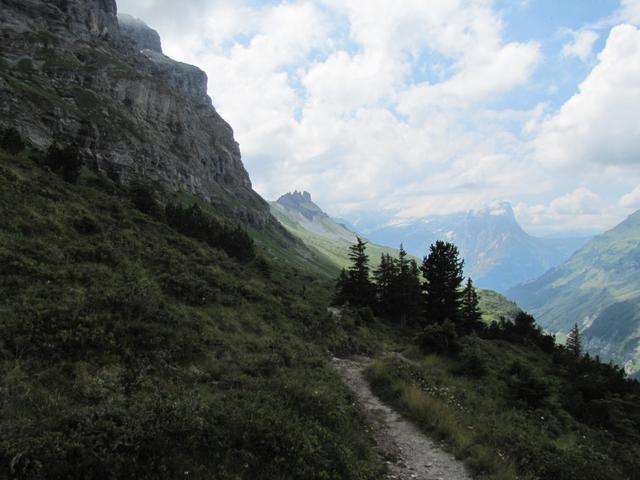 das Sätteli erscheint am Horizont