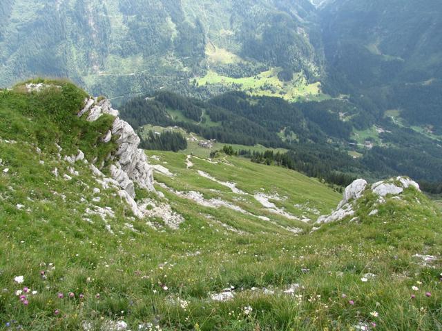 auf der anderen Seite haben wir einen steilen Abstieg vor uns