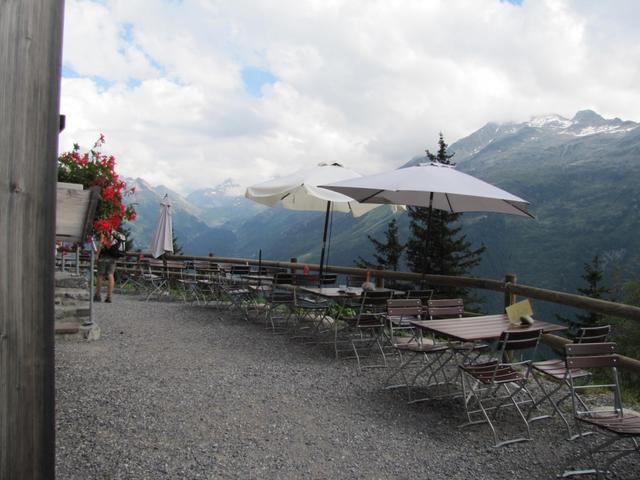 die schöne Terrasse bei der Tällihütte