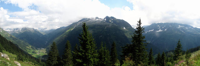 schönes Breitbildfoto von der Terrasse der Tällihütte aus gesehen