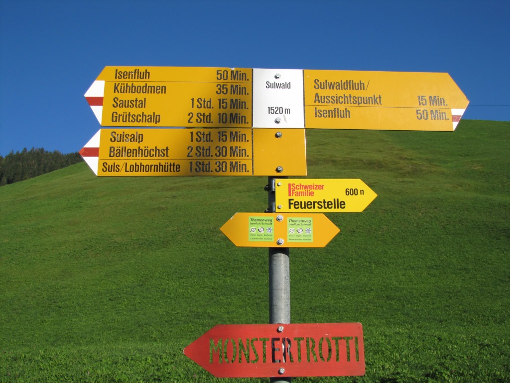 Wegweiser bei Sulwald 1520 m.ü.M. unsere Marschrichtung ist die Lobhornhütte