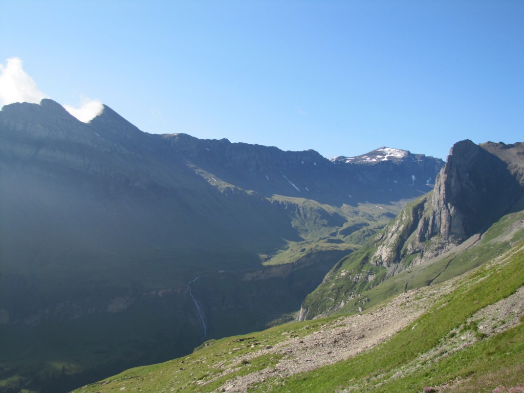 Blick ins Soustal. Links der Bietenhorn dort waren wir auch schon. Rechts das Schilthorn