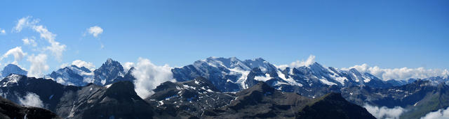 was für ein super Breitbildfoto. Breithorn, Gspaltenhorn, Blüemlisalpgruppe und Altels schön aufgereiht