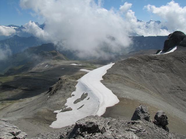 Blick hinunter zum Sattel zwischen Hoganthorn und Schwalmere