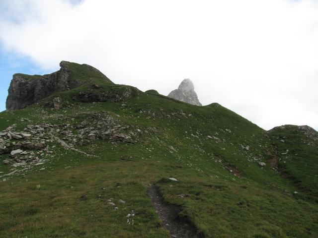 wir haben Punkt 2373 m.ü.M. erreicht. Hier sind wir rechts abgebogen